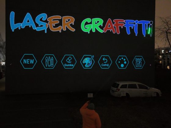 Laser Graffiti na dużej elewacji – atrakcja eventowa widoczna z daleka
